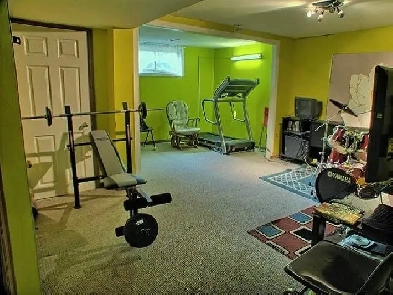 1-Bedroom Basement Unit for Rent – Private Entrance
