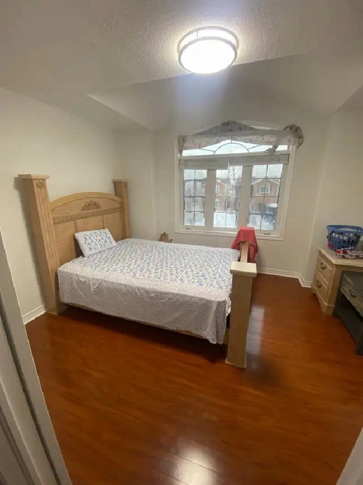 $650 private room for rent for girl