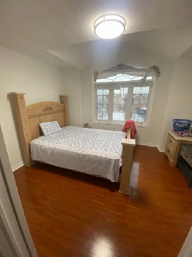 $650 private room for rent for girl