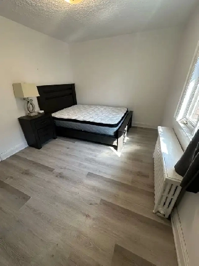 BRIGHT AND SPACIOUS ROOM MIDTOWN TORONTO - EGLINTON