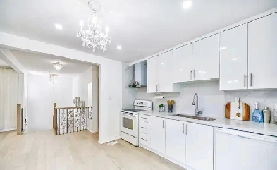 ROOM FOR RENT IN OAKVILLE - AVAILABLE IMMEDIATELY