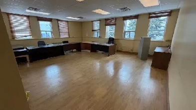 ESPACE DE BUREAU À LOUER / OFFICE SPACE FOR RENT