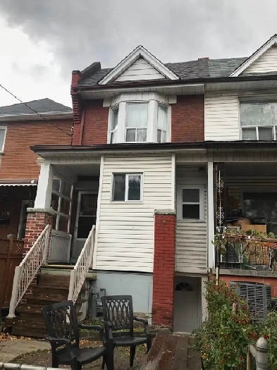 Bloor /Lansdowne, main floor A Room with 1 bathroom near Subway