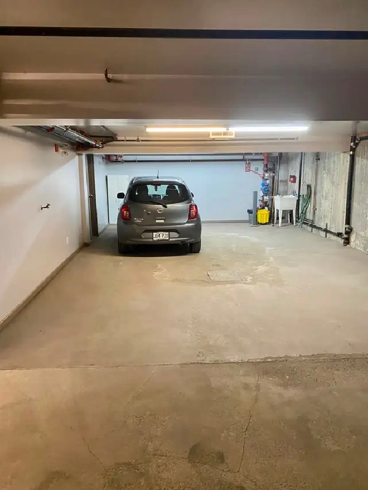 Location ESPACE STATIONNEMENT INTÉRIEUR OUTREMONT