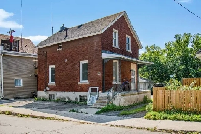 Duplex in Chinatown - Great Opportunity