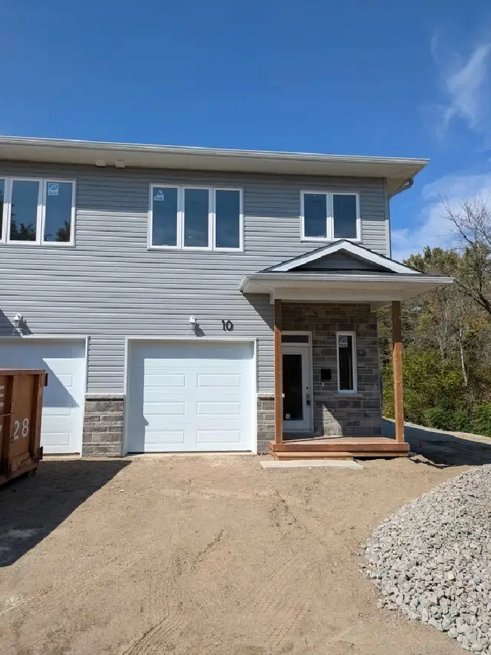 2 Story End Unit Town Home for Rent - Pembroke Ontario