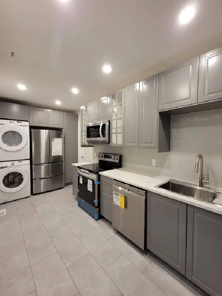 2 BED 2 BATH ALL INCLUSIVE  - SEPT 1st