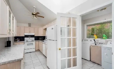 McMaster University: 2 Private Rooms Available On Main Floor