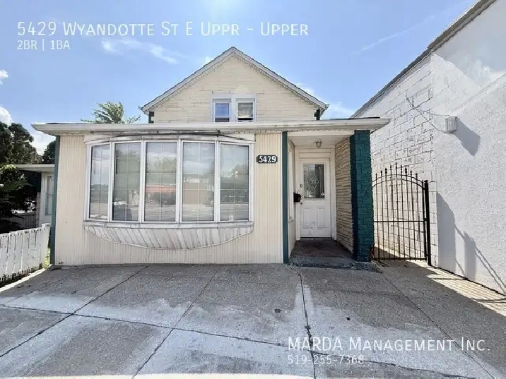 CHARMING 2 BED/1BATH UPPER UNIT   HYDRO & GAS