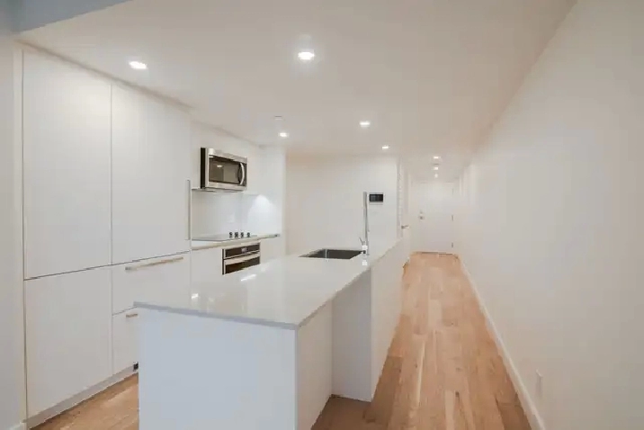 Downtown two bedroom apartment with renovated kitchen - ID 2937