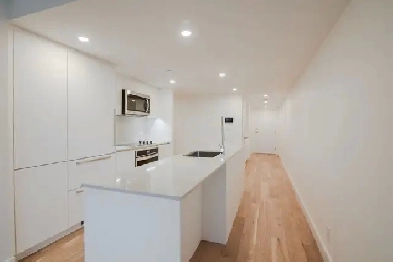 Downtown two bedroom apartment with renovated kitchen - ID 2937