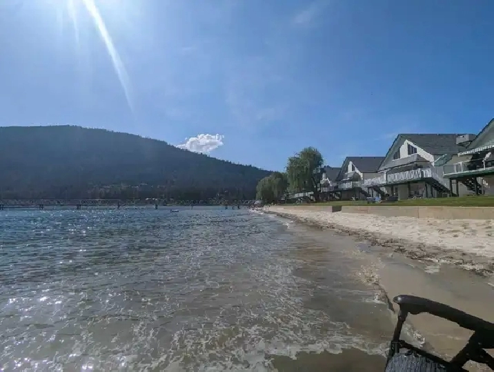 Shuswap Water front rental with boat slip