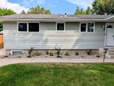 Spacious 2 beds   1 bath basement suite