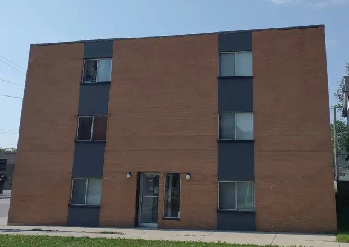 Large 1 Bedroom Apt. Downtown. All incl. utils. $1,250