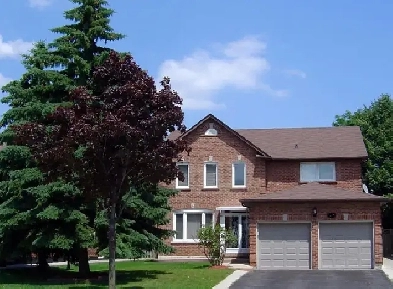 Spacious detached house with 4 bedrm/3 bathrm in Mississauga