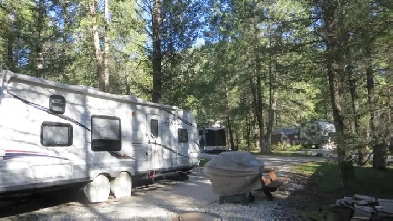 Radium Hot Springs Full Service RV Lot - Mountain Shadows Resort