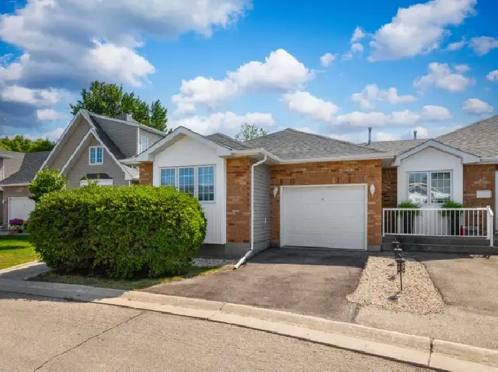 Meticulously maintained 2bdrm bng-style condo w/ full basement!