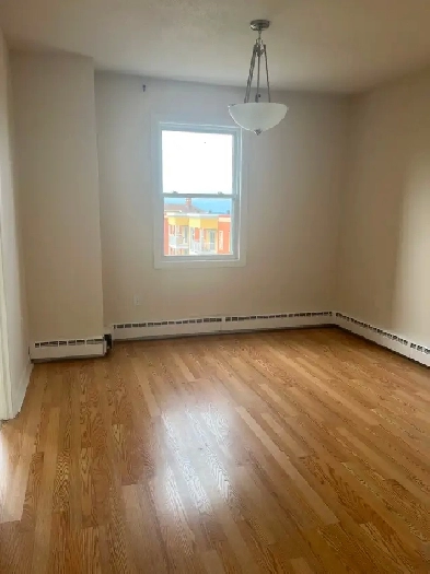 2 Bedroom   den available for Oct 1st