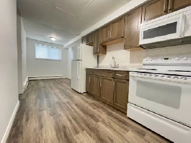 BURLINGTON - Large 2 bdrm avail. Nov. 1