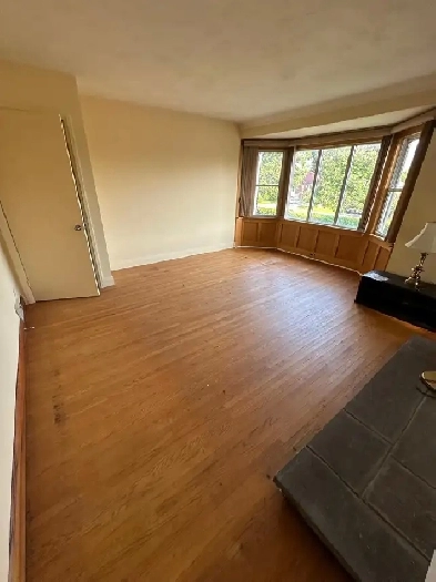 SPACIOUS ROOM FOR SHARING IN ETOBICOKE LAKESHORE