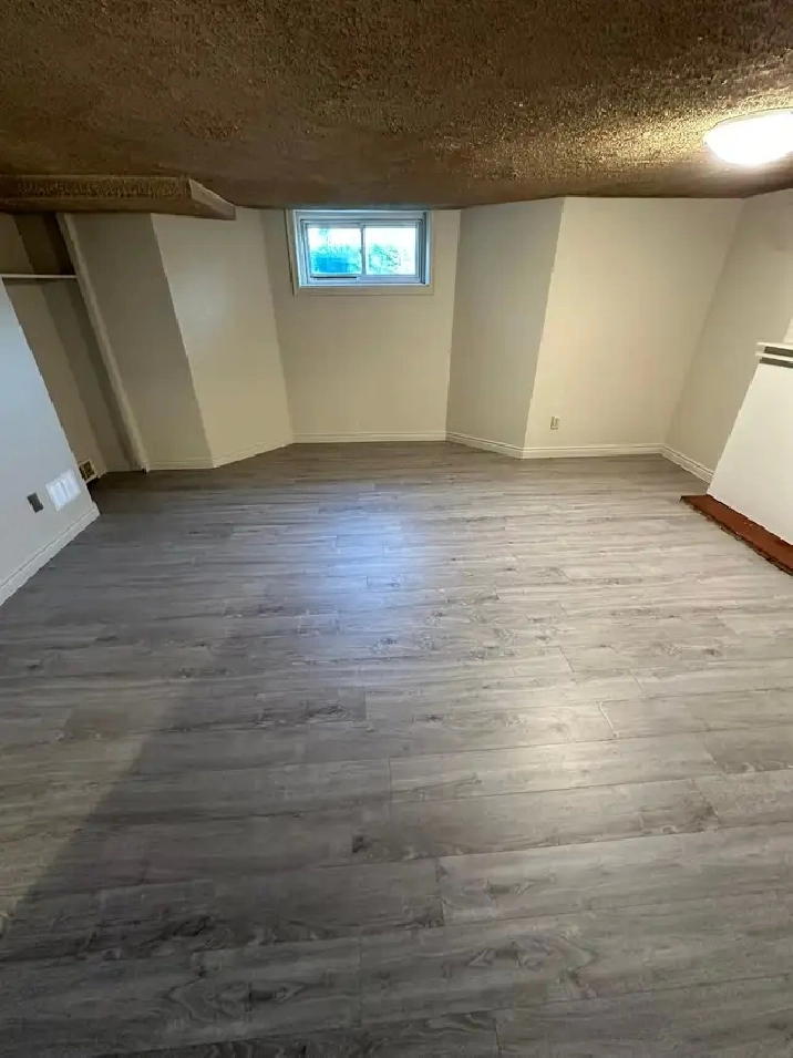 ROOM FOR RENT FOR SHARING IN LAKESHORE