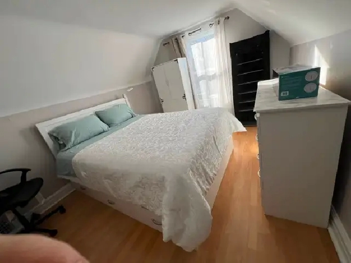 Oct 1st, Private Furnished ROOM in 3-Bedroom APT,Keele and Bloor
