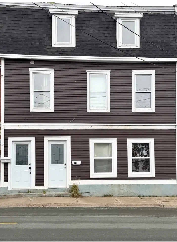 84A Hamiltion Ave - Spacious, 3 bedroom, Multi-Level Unit