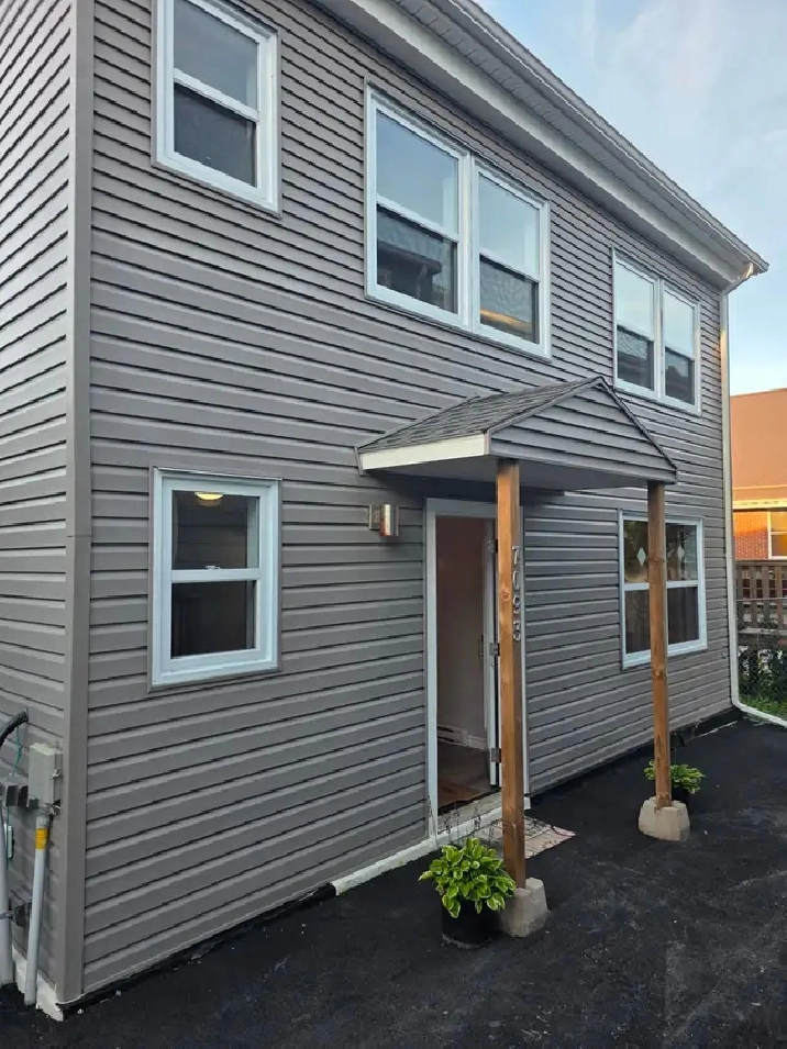 3 BR House | Halifax | AC | Free Month | Parking