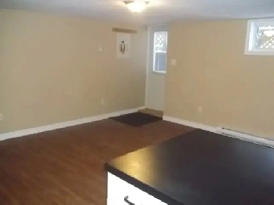 CLEAN AND BRIGHT - ONE BEDROOM APARTMENT - ALL INCL WITH PARKING