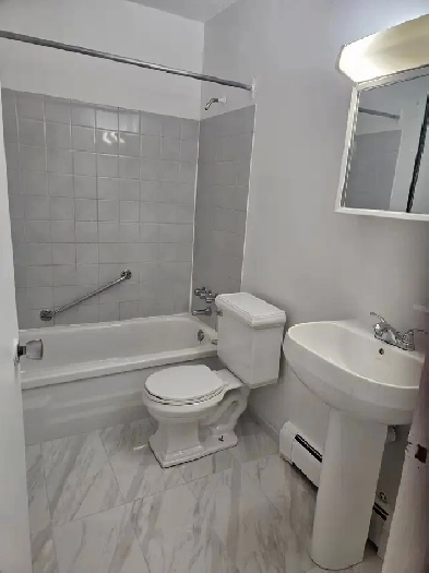 Great 1 Bedroom at 2685 King St E, Hamilton !!