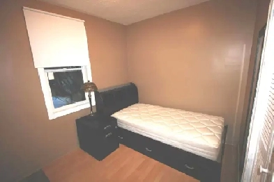 Single Student Bedroom Near U of A