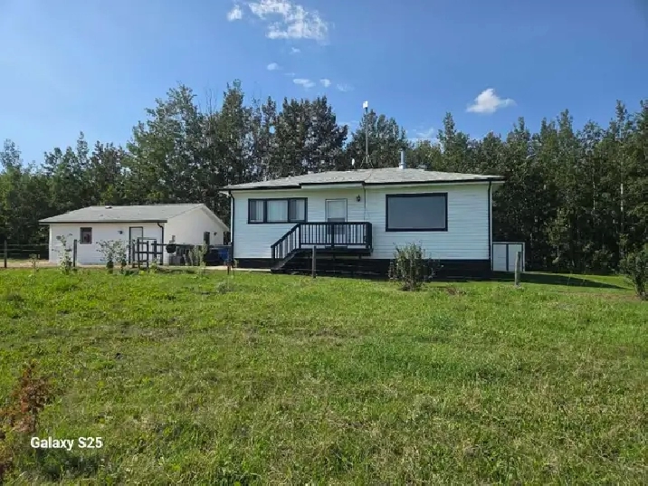 Acreage for sale! 2 Bed, 1 Bath - 25 mins to Sherwood Park