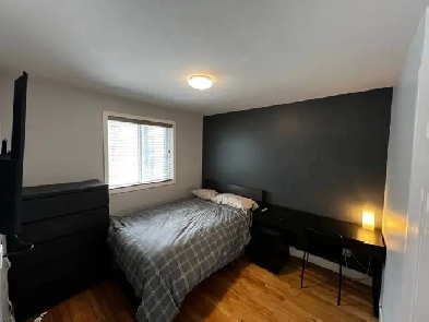 Chambre à loue Room for rent à côté métro saint Michel