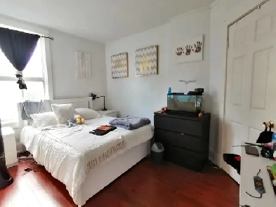 Master bedroom (Bloor/Dufferin) in 4 bed shared house
