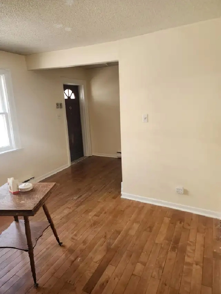 2 bedroms house, all included Sept 1, Mt. Pleasant and Eglinton