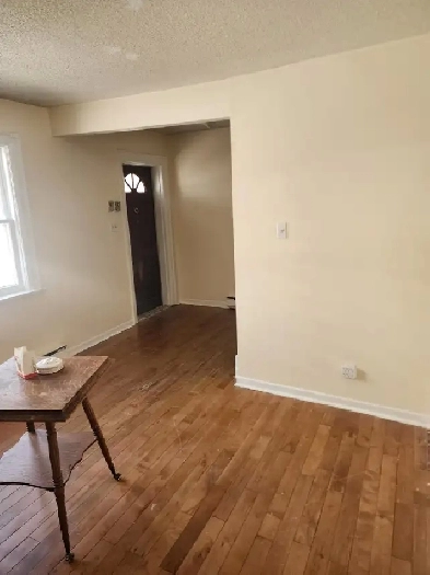 2 bedroms house, all included Sept 1, Mt. Pleasant and Eglinton