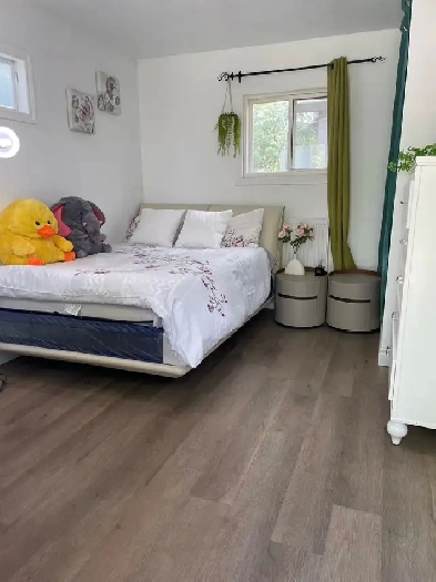 nice room nearby Kennedy subway available