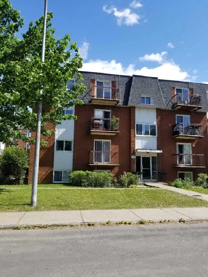 5 1/2 demi sous-sol à louer Longueuil