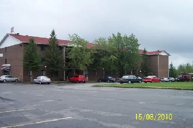Spotless, spacious 1 Bedroom apt top floor