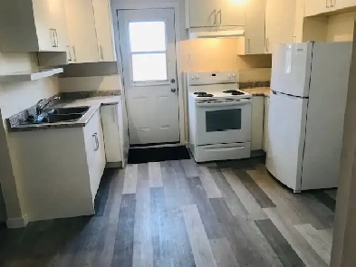 KELOWNA CLOSE to D/T College Hospital 2 Bd and 1 bth carport