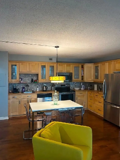 CONDO A LOUER ENTIEREMENT MEUBLE  / FULLY FURNISHED CONDO
