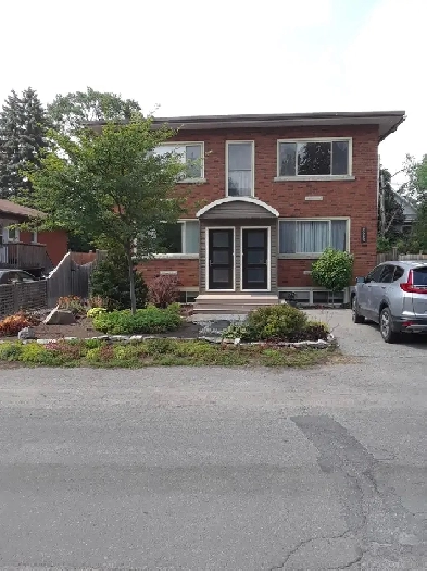 November 1 - Top of Duplex 2BD Office, NO Pets/NO Smoking