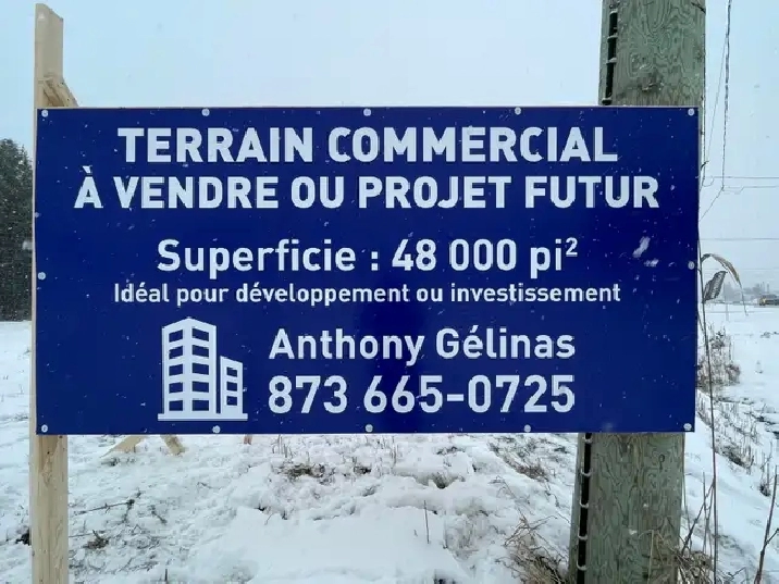 Terrain commercial 48 000 pi2