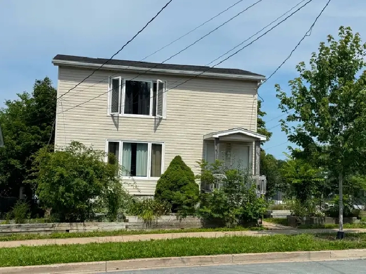 SPACIOUS 2 BEDROOM 5 APPLIANCES NOW AVAILABLE. HT/HW/PK INC