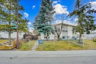 Immediate Possession: 4 Rooms with 3  Parking in Penbrooke SE