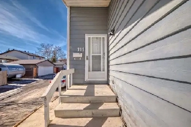 5 Beds   Dinning/Liv    3Car Parking  yard   Patio:2-Story in NE
