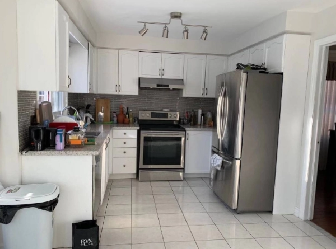 ONE Private BEDROOM FOR RENT $800 - Eglinton AVE & Creditview