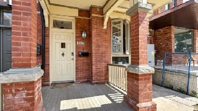FULLY RENOVATED 3-BEDROOM VICTORIAN UPPER – LITTLE ITALY