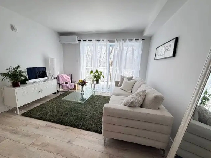 Appartement3 ½ avec Espace BUREAU et stationnement