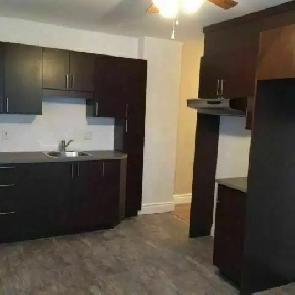 Très beau 4½ situé au début Charlesbourg, Libre